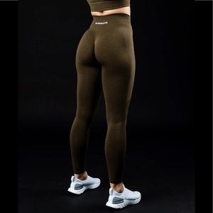 Alphalete Amplify Seamless BNWOT size lg